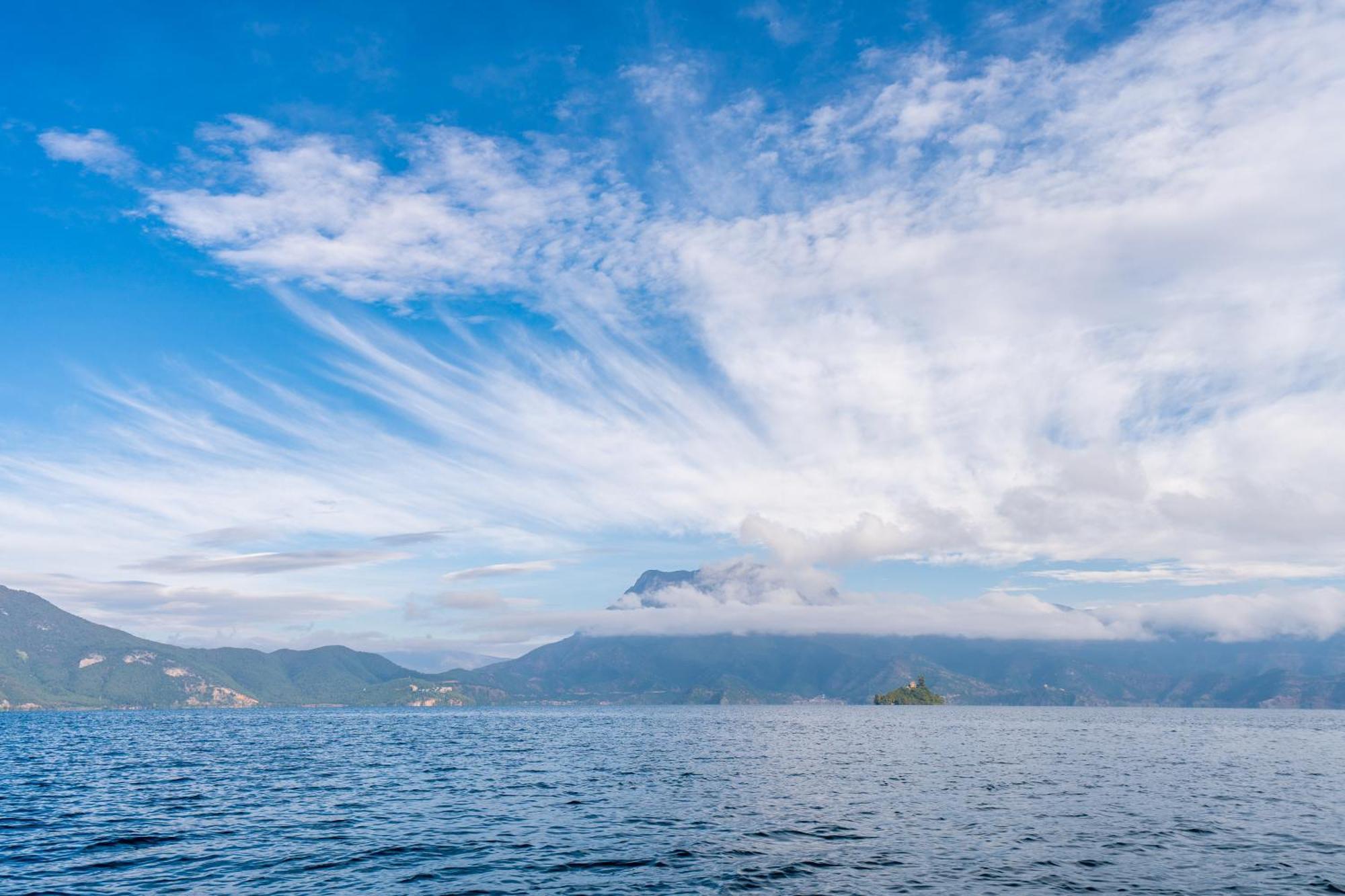 Hotel Indigo Lugu Lake By Ihg Лицзян Экстерьер фото