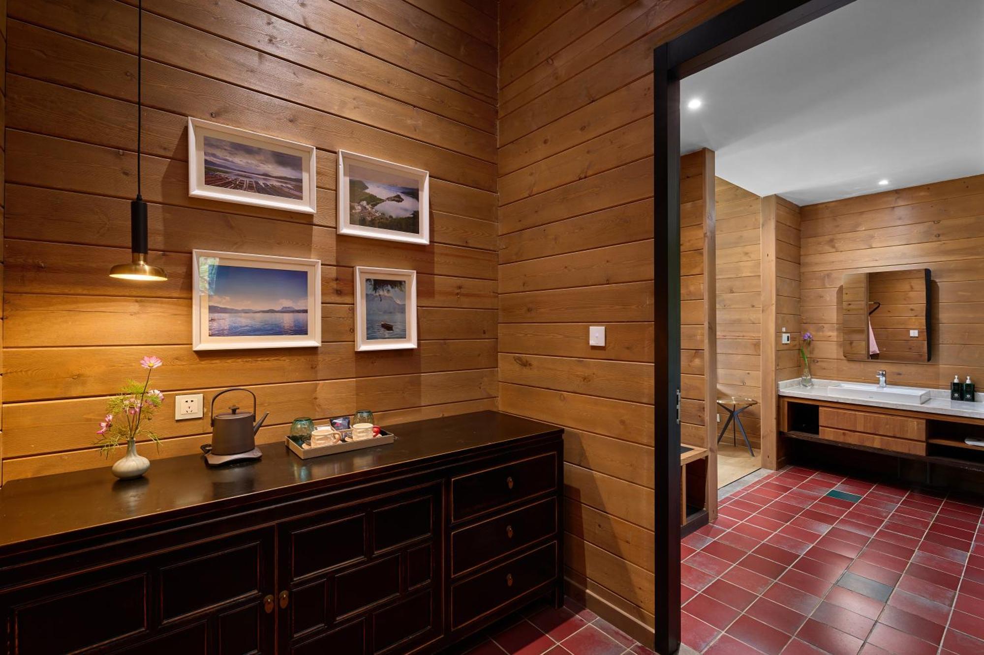 Hotel Indigo Lugu Lake By Ihg Лицзян Экстерьер фото