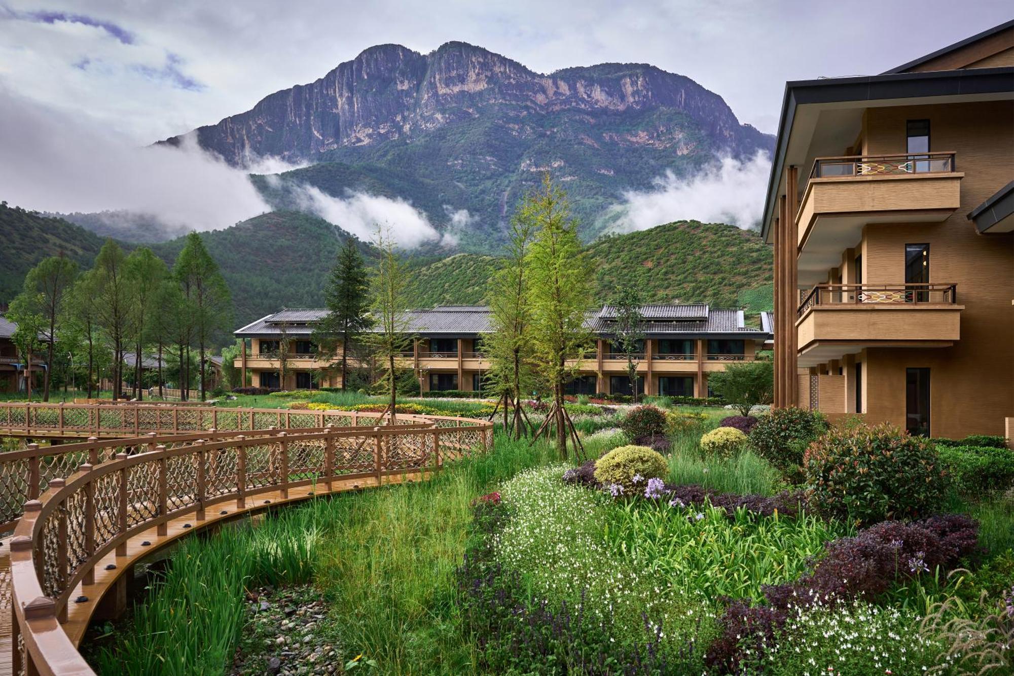 Hotel Indigo Lugu Lake By Ihg Лицзян Экстерьер фото