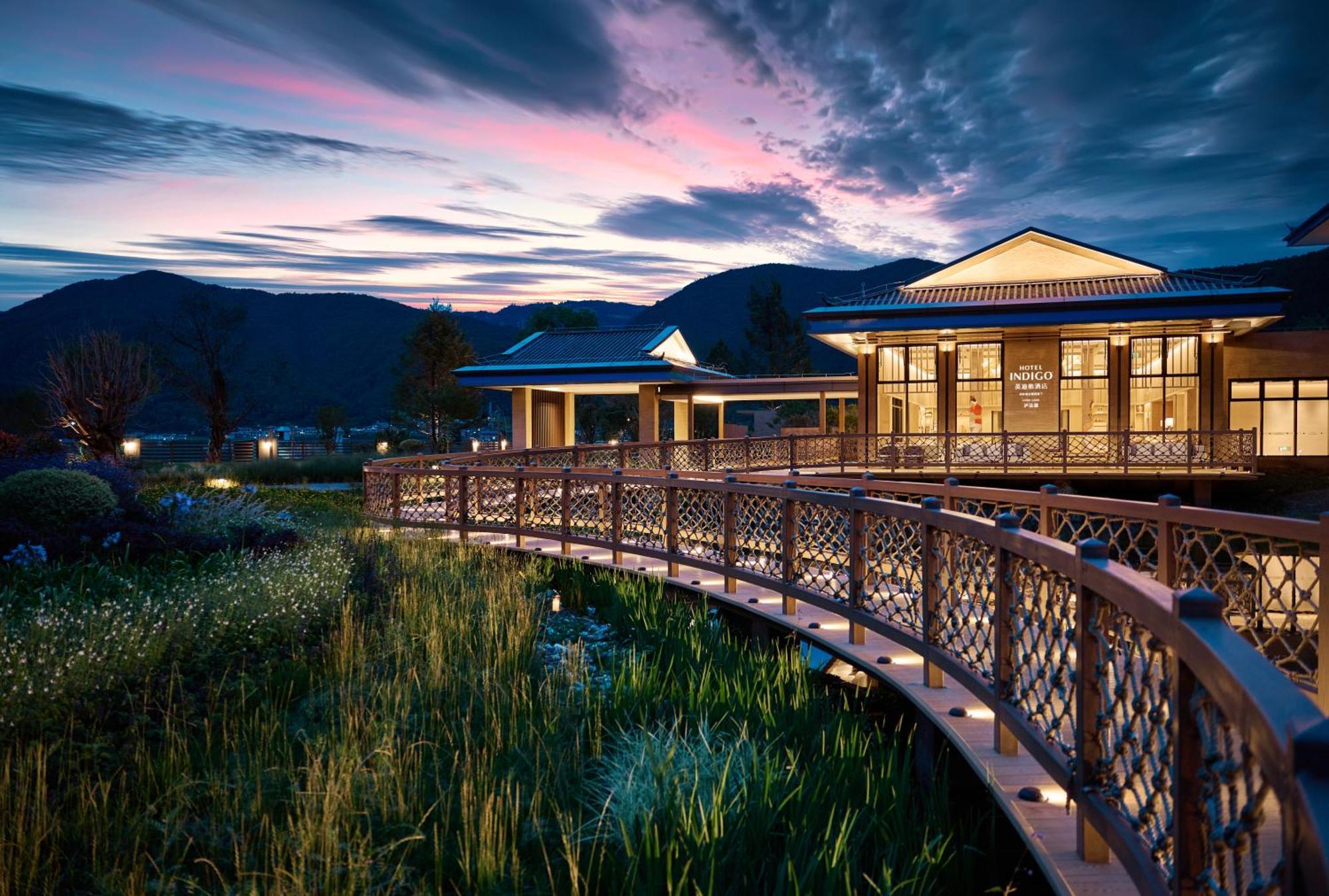 Hotel Indigo Lugu Lake By Ihg Лицзян Экстерьер фото