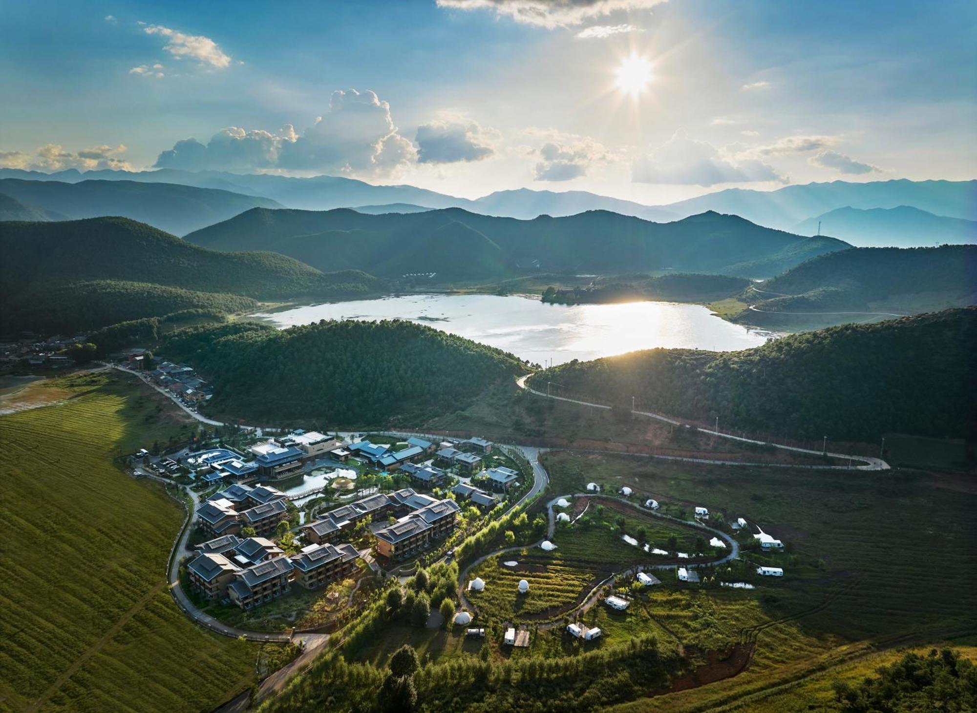 Hotel Indigo Lugu Lake By Ihg Лицзян Экстерьер фото