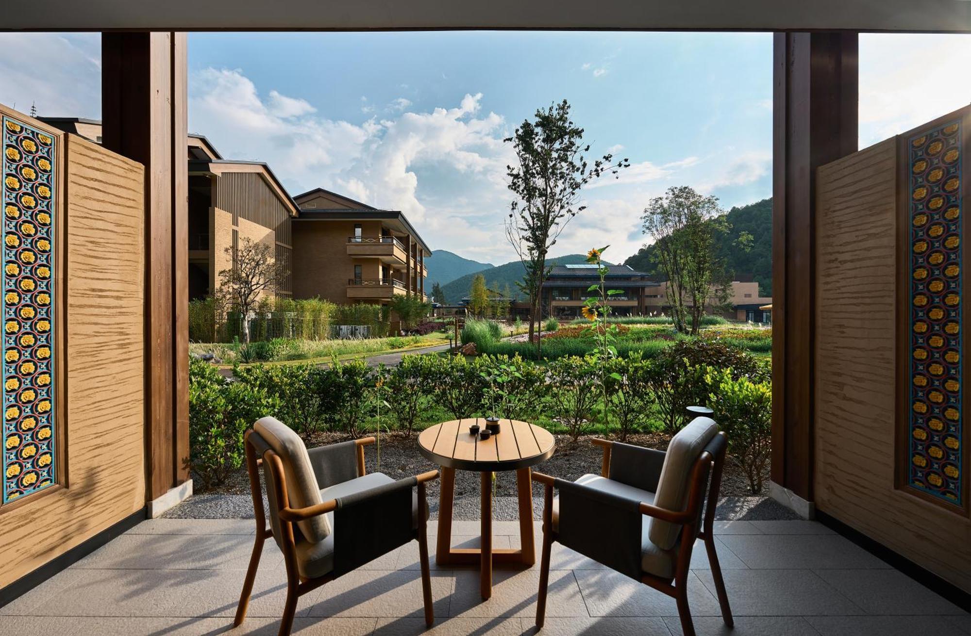 Hotel Indigo Lugu Lake By Ihg Лицзян Экстерьер фото